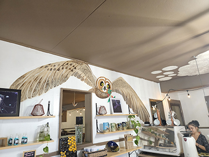 First stop was a small coffee shop with great kona coffe and this beautiful artwork on the walls. Second stop was Punalu'u Bakery for their world famous sweet breat made with locally sourced ingredients is a Hawaiian favorite to try, but think I liked the coffe shop more.